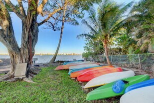 1516 S Lakeside Dr in Lake Worth Beach, FL - Building Photo