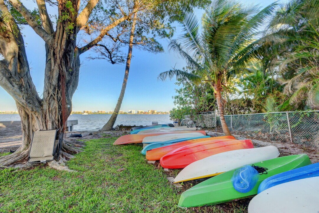 1516 S Lakeside Dr in Lake Worth Beach, FL - Building Photo