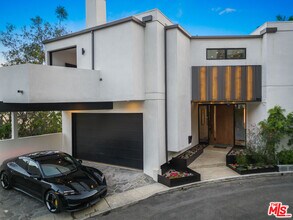 8514 Franklin Ave in Los Angeles, CA - Building Photo - Building Photo