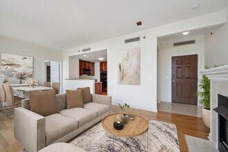 21 E Huron St in Chicago, IL - Building Photo - Building Photo