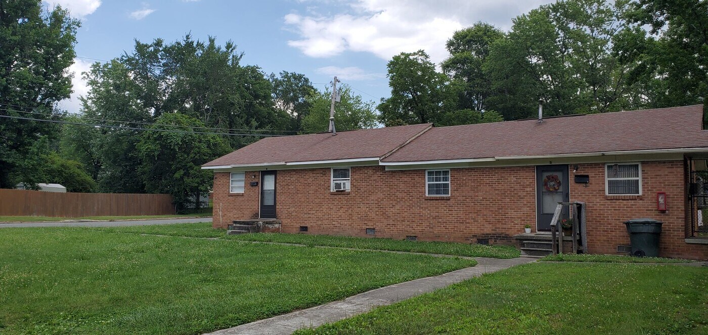 701 Pine St in Greensboro, NC - Building Photo