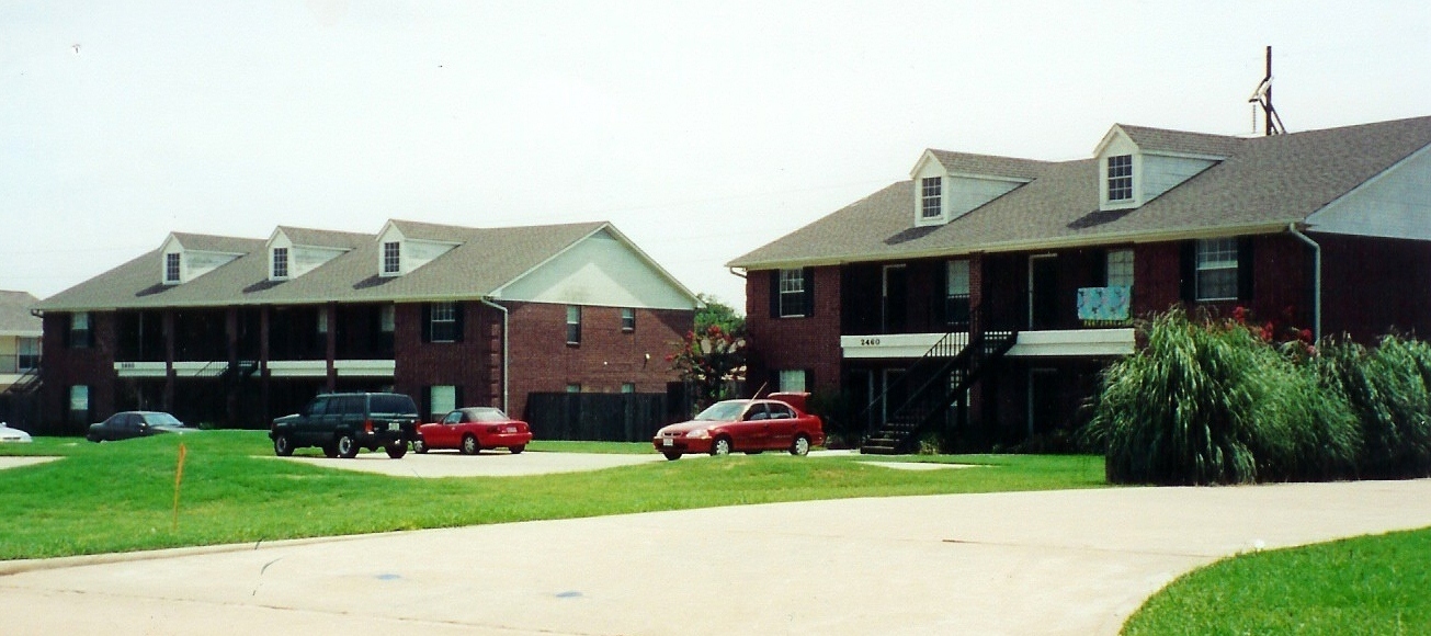 2460 Stone Hollow Dr in Brenham, TX - Building Photo