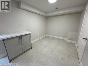 208 Pineglen Cres in Kitchener, ON - Building Photo - Building Photo