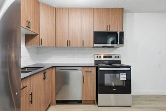 Lakewood Manor in Saskatoon, SK - Building Photo - Building Photo