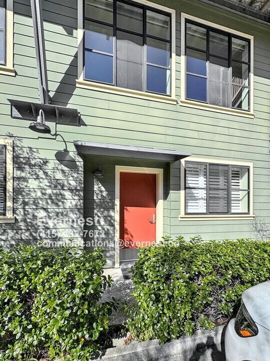 1565 32nd St in Oakland, CA - Building Photo