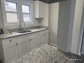 27 Melba St in Milford, CT - Building Photo