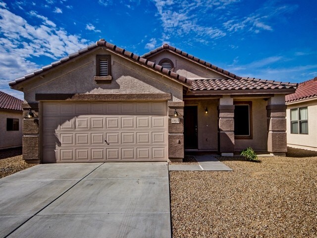 15617 W Caribbean Ln in Surprise, AZ - Building Photo