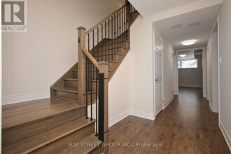 102 Carrville Woods Cir in Vaughan, ON - Building Photo - Building Photo