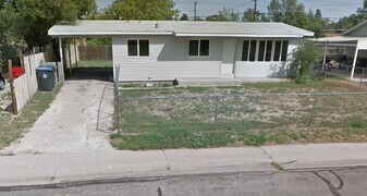 221 Desmet Dr in Cheyenne, WY - Building Photo