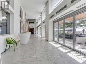 360-1360 Square One Dr in Mississauga, ON - Building Photo - Building Photo