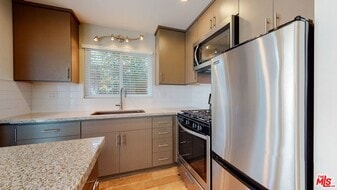 10333 Santa Monica Blvd in Los Angeles, CA - Building Photo