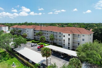 Miravista Condominiums in Naples, FL - Foto de edificio - Building Photo