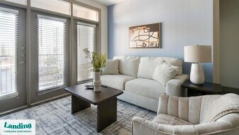 300 Enclave Dr in Conroe, TX - Building Photo