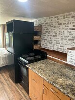 1104 Riverview Dr in Fallbrook, CA - Building Photo