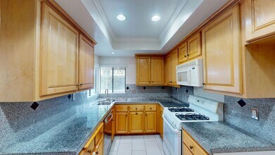 2466 Fairbrook Way in Costa Mesa, CA - Building Photo - Building Photo