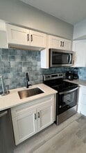 976 Tennessee Ln in Sarasota, FL - Foto de edificio - Building Photo