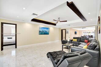 1318 Washington St in Hollywood, FL - Building Photo - Building Photo