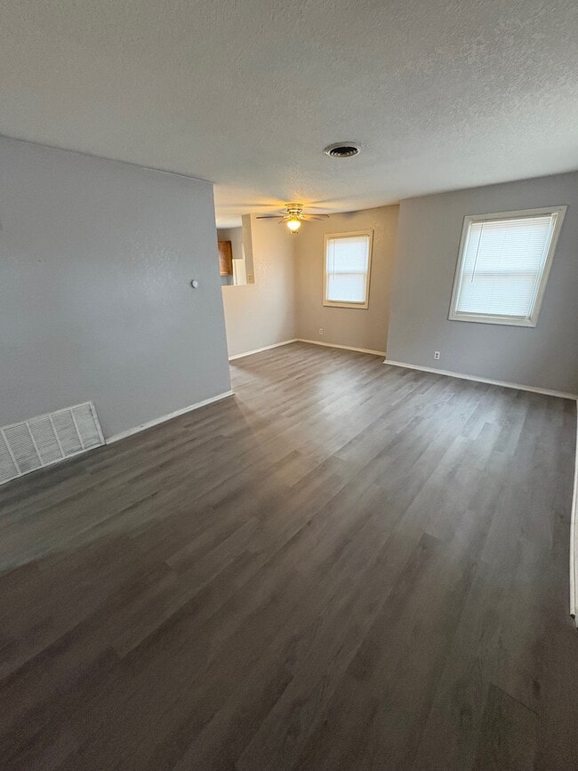 1842 Shady Crest St in Decatur, IL - Building Photo - Building Photo