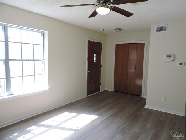 728 N Fairfield Dr in Pensacola, FL - Building Photo - Building Photo