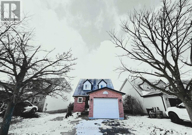 662 Elgin St N in Cambridge, ON - Building Photo - Building Photo