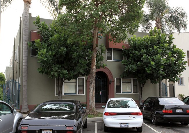 942 E 2nd in Long Beach, CA - Foto de edificio - Building Photo