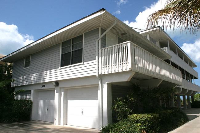 5620 Gulf Dr in Holmes Beach, FL - Building Photo - Building Photo