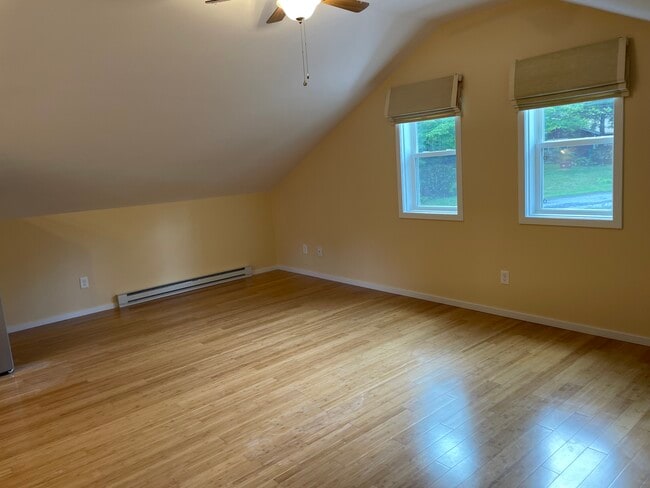 8 Coleman Rd, Unit Studio in Hyde Park, NY - Building Photo - Building Photo
