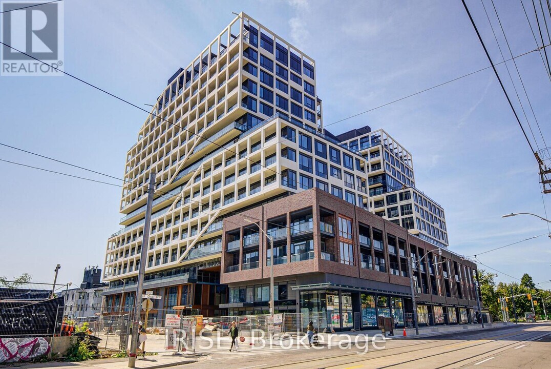 115 Denison Ave in Toronto, ON - Building Photo