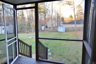 11111 Long Branch Dr in Chesterfield, VA - Foto de edificio - Building Photo