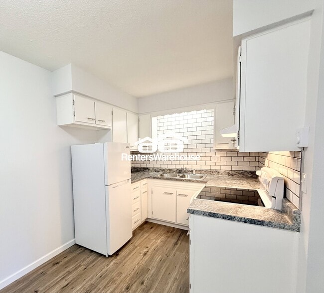 property at 211 S Green St