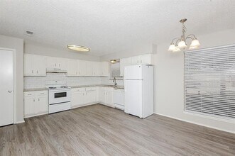 6400 Rock Springs Dr in Arlington, TX - Building Photo - Building Photo
