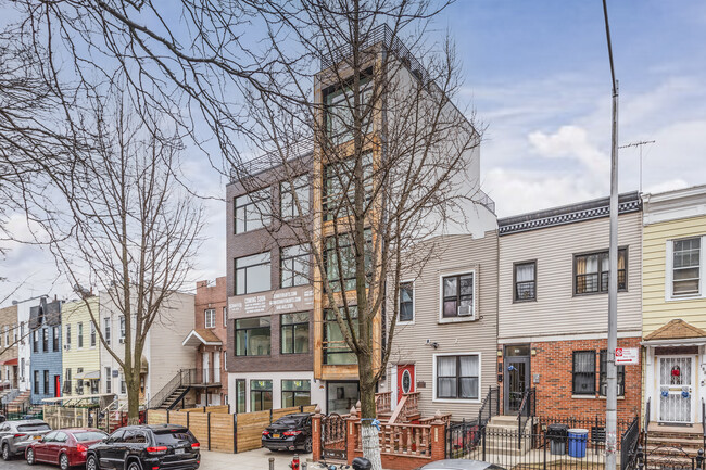 185 Schaefer St in Brooklyn, NY - Building Photo - Building Photo