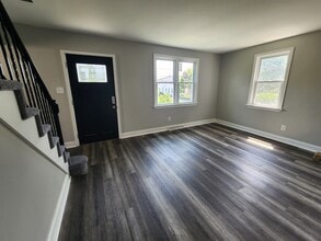 1023 Lawnton Ter in Glenolden, PA - Foto de edificio - Building Photo