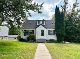 718 E Elm St in Redwood Falls, MN - Building Photo