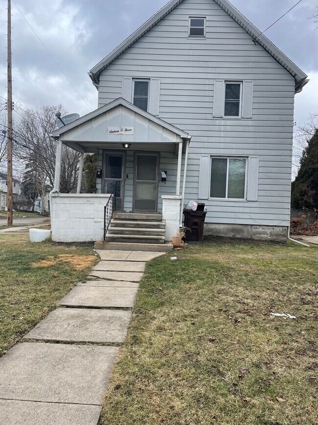 1603 Jerome St Apartments and Nearby Lansing Apartments For Rent