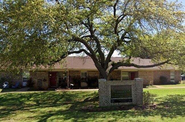 1600 E Murchison St in Palestine, TX - Building Photo - Building Photo