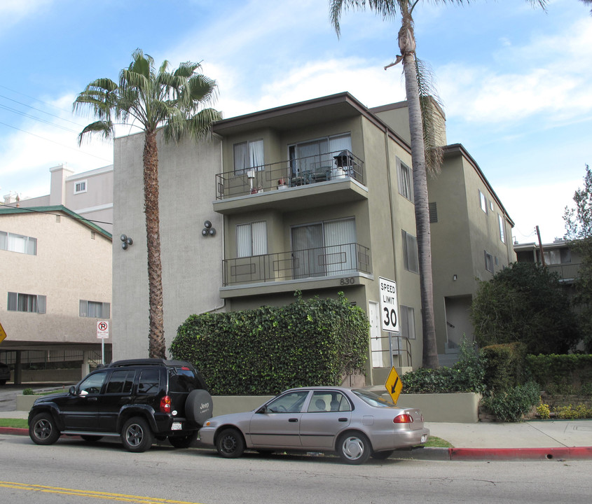 830 S Barrington Ave in Los Angeles, CA - Foto de edificio