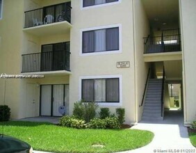 9266 W Atlantic Blvd in Coral Springs, FL - Building Photo - Building Photo
