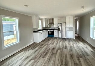 30 1st St in Russell Springs, KY - Building Photo - Building Photo