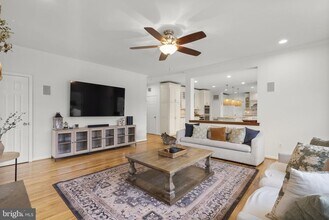 38629 Liebchen Ln in Leesburg, VA - Building Photo - Building Photo