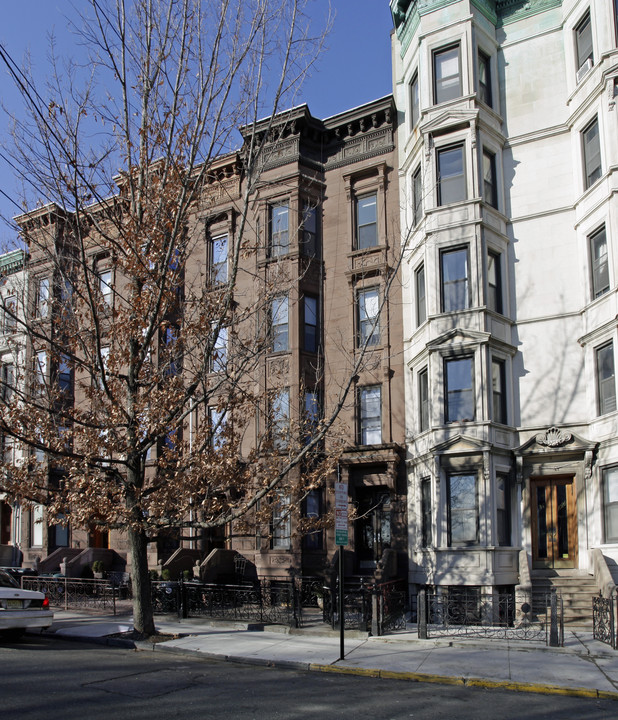 1024 Hudson St in Hoboken, NJ - Building Photo