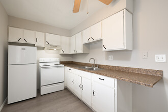 Westwind Apartments in Colorado Springs, CO - Foto de edificio - Interior Photo