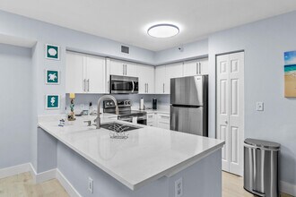 140 Yacht Club Way in Hypoluxo, FL - Building Photo - Building Photo