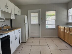 8108 N Otis Ave in Tampa, FL - Building Photo - Building Photo