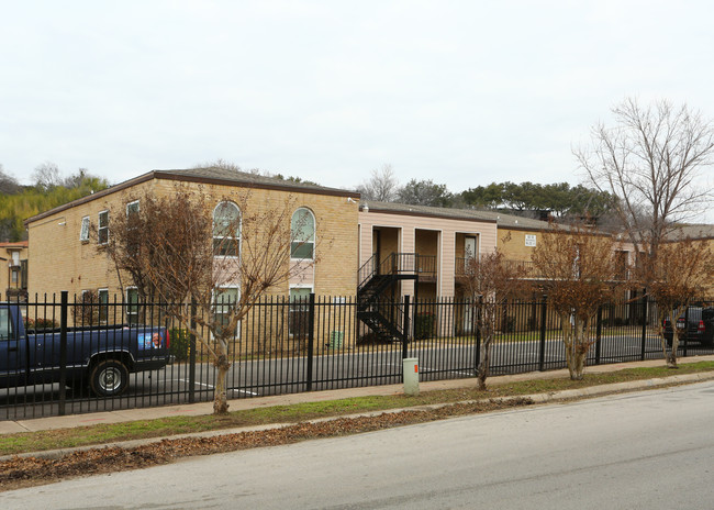 Spanish Garden Condominiums in Fort Worth, TX - Building Photo - Building Photo