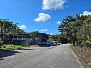 403 SW 148th Ave in Pembroke Pines, FL - Building Photo - Building Photo