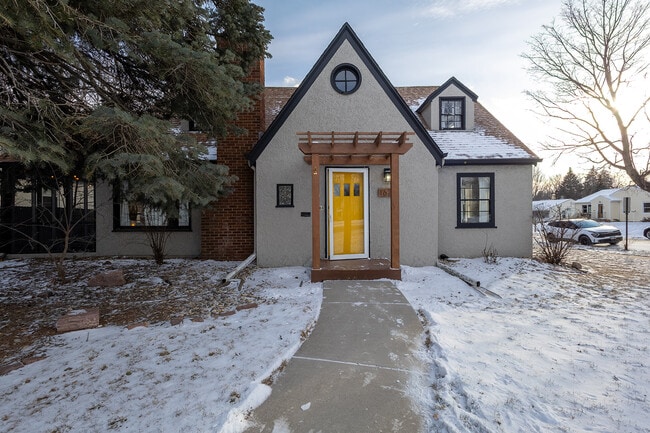 property at 1621 W 22nd St