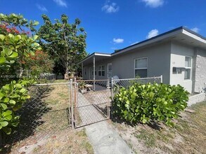 1150 SW 26th Ave in Fort Lauderdale, FL - Building Photo - Building Photo