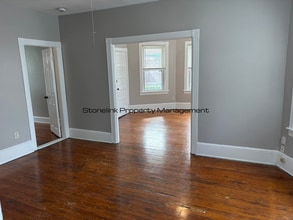 77 Waltham St in Pawtucket, RI - Foto de edificio - Building Photo