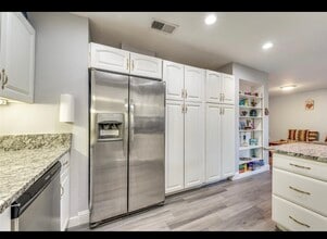 5705 Harvest Hill Rd in Dallas, TX - Building Photo - Building Photo